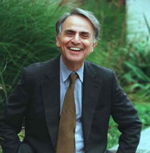 Carl Sagan sorrindo